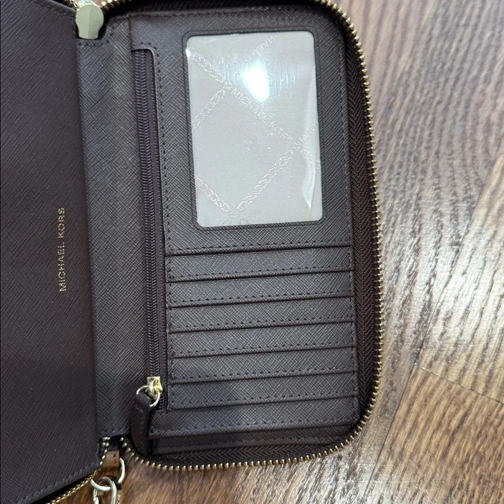 Michael Kors Jet Set Signature Logo Smartphone Wristlet - Picture 7 of 8